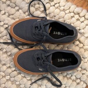 STRAYE Gower Charcoal Canvas Shoes, Gum Sole, AcidDrop Removable Sole, Women 8.
